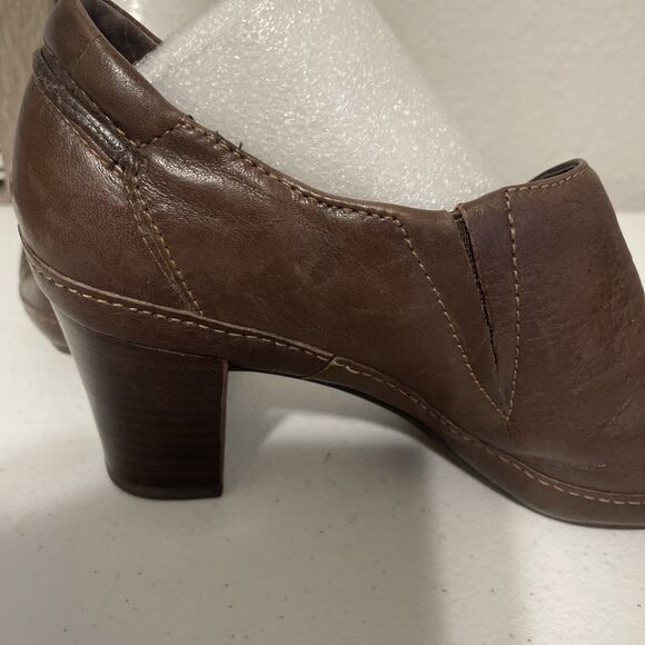 WOMENS CLARKS ARTISAN SLIP ON LEATHER BROWN SHOES SIZE 7 1/2 Heel 2.5” - Picture 4 of 11